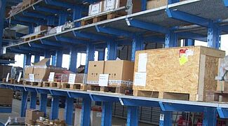 Scaffale cantilever per carichi leggeri