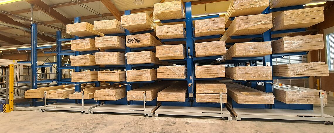 Scaffale cantilever compattabile